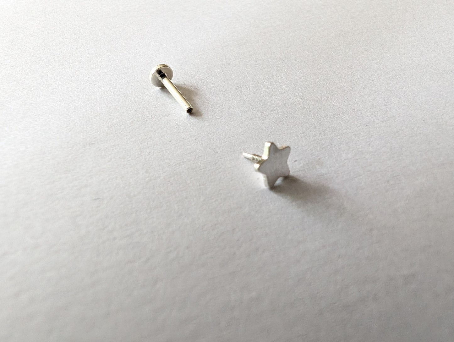 Sterling silver 4mm star flat back labret earring